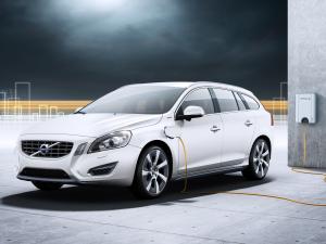 Volvo V60 Plug-in Hybrid 2011 года